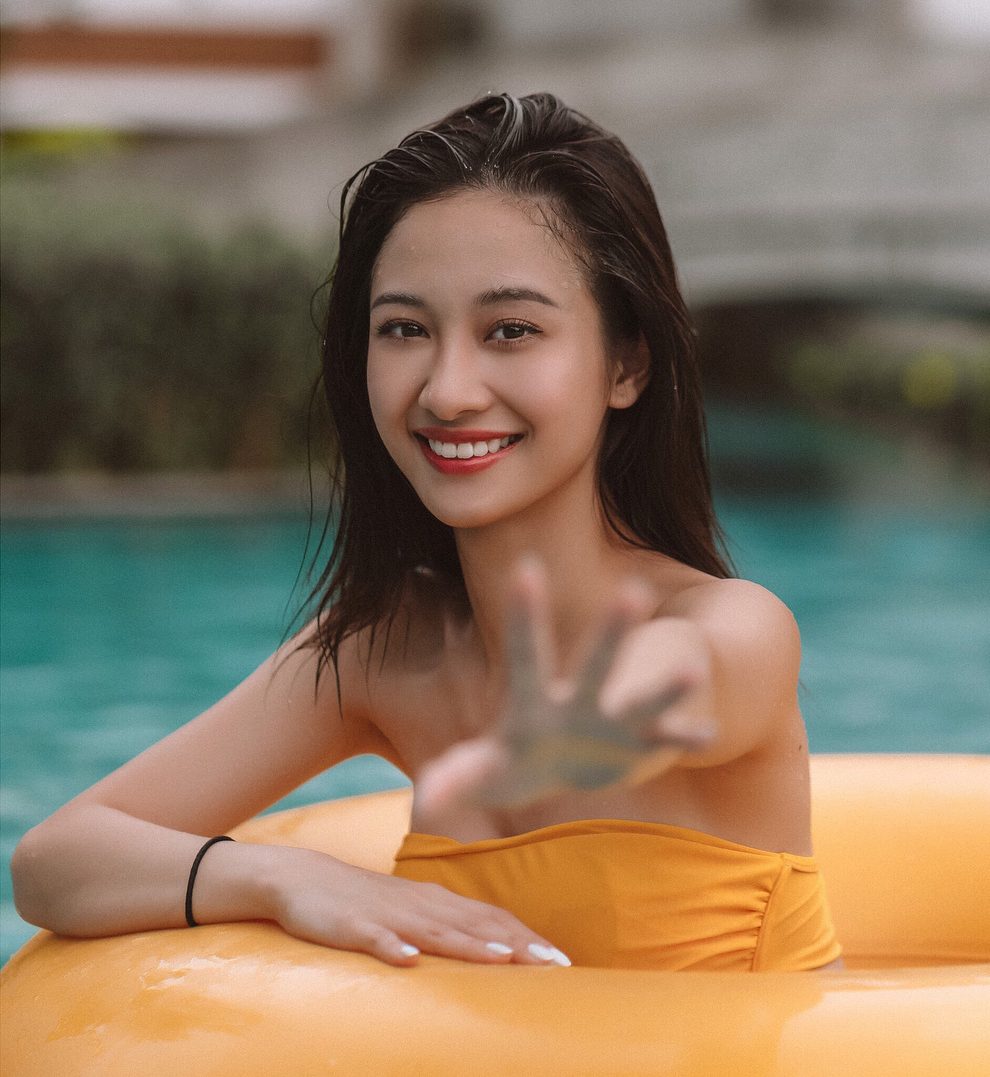 jun-vu-uot-at-khoe-body-muot-mat-trong-ho-boi (4)