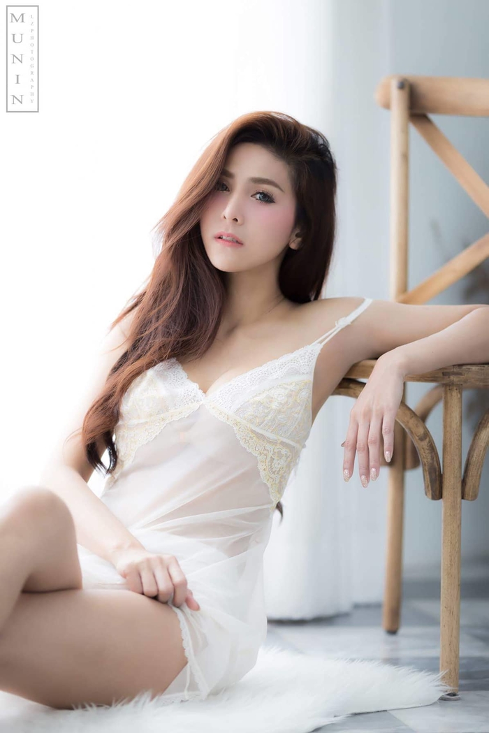ngan-ngo-vi-nang-hot-girl-xu-chua-vang-xinh-dep (3)