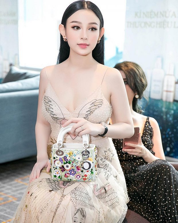 sung-so-man-lot-xac-thanh-hot-mom-quyen-ru-cua-huyen-baby (8)