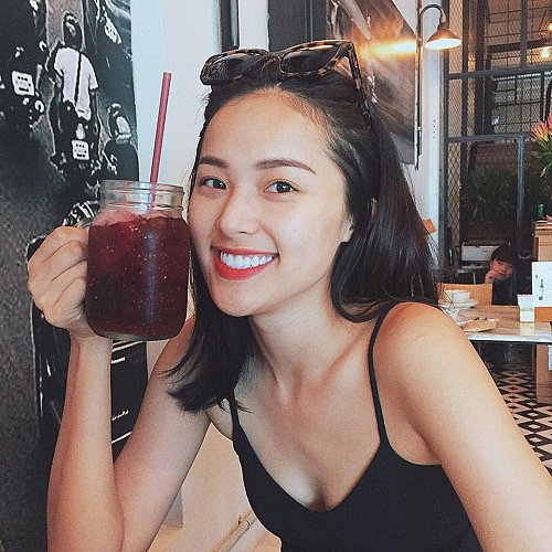ha-vy-xinh-dep-khoe-phong-cach-da-sac-mau (1)