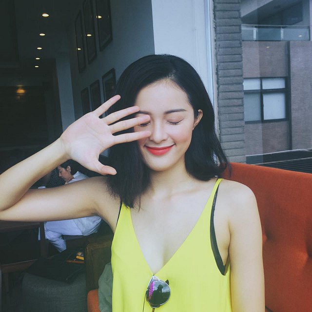 ha-vy-xinh-dep-khoe-phong-cach-da-sac-mau (9)