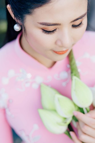 hoa-hau-ngoc-han-khoe-ve-dep-nu-tinh-don-guc-moi-trai-tim (5)