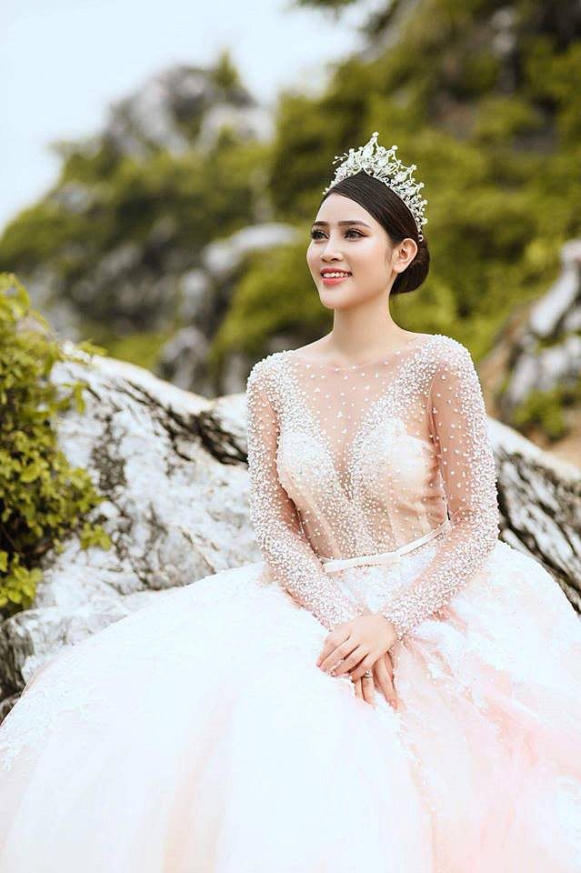 thanh-hang-xinh-dep-hut-nghin-fan-nho-nghe-dien-tay-ngang-7