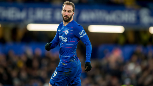 higuain-dung-truoc-co-họi-trỏ-lại-dau-truong-ngoại-hạng-anh-2